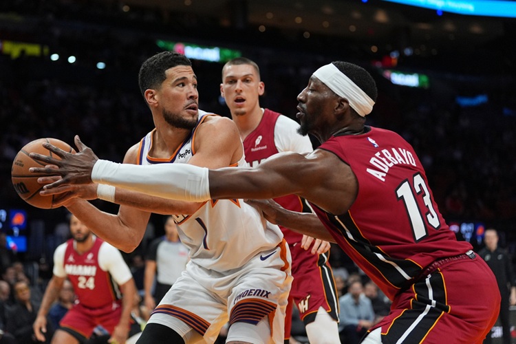 Bam Adebayo(右)Devin Booker(左)。圖片來源：達志影像