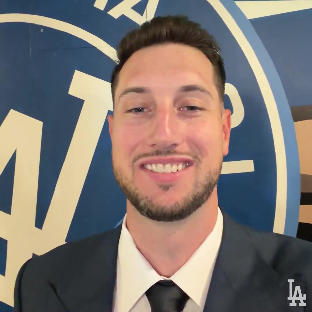 Kyle Tucker面露笑容向道奇球迷喊話。圖片來源:洛杉磯道奇X