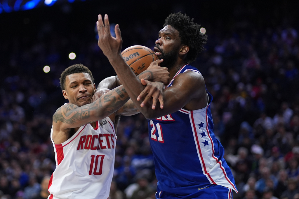 Joel Embiid(右)。圖片來源：達志影像