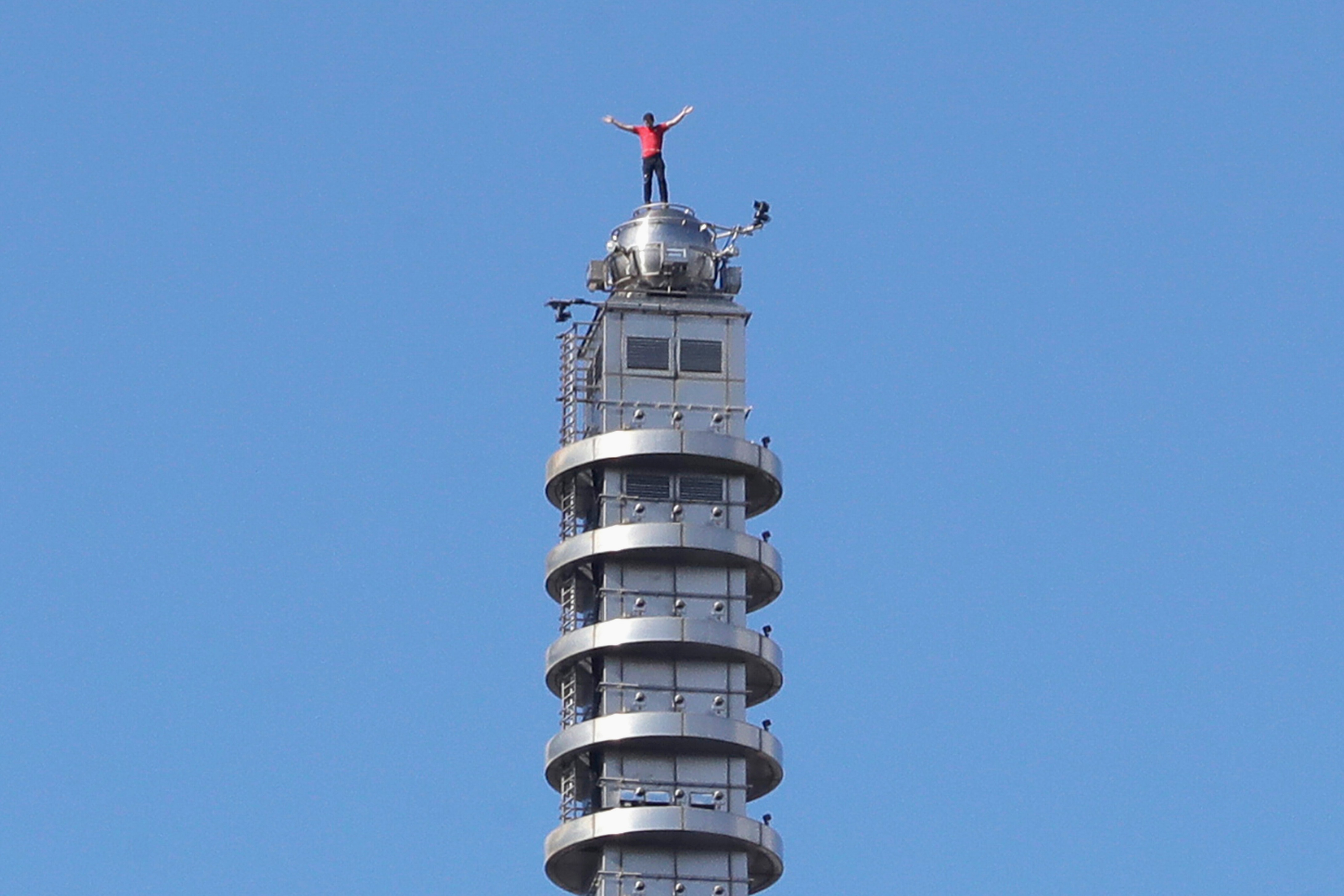 Alex Honnold成功登頂台北101。圖片來源:達志影像