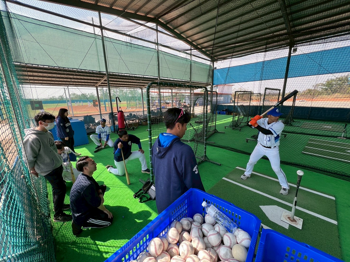 Nextbase來到悍將春訓進行球員檢測。圖片來源：富邦悍將提供