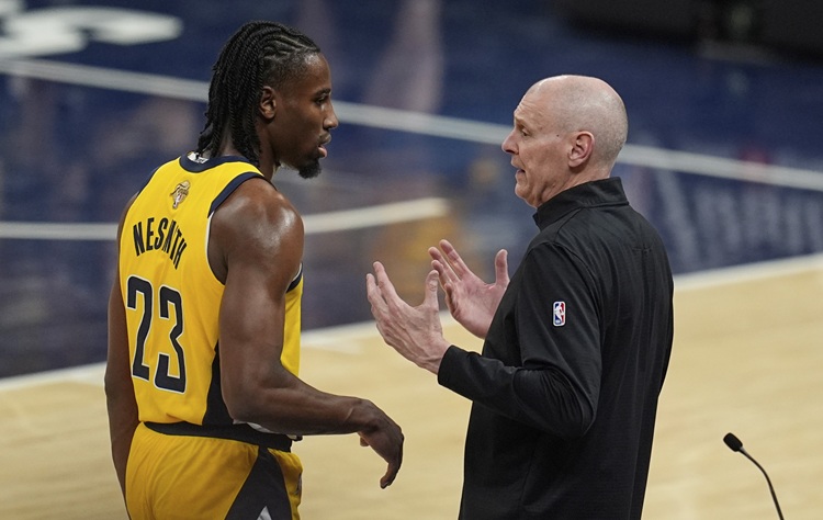 Rick Carlisle(右)Aaron Nesmith(左)。圖片來源：達志影像