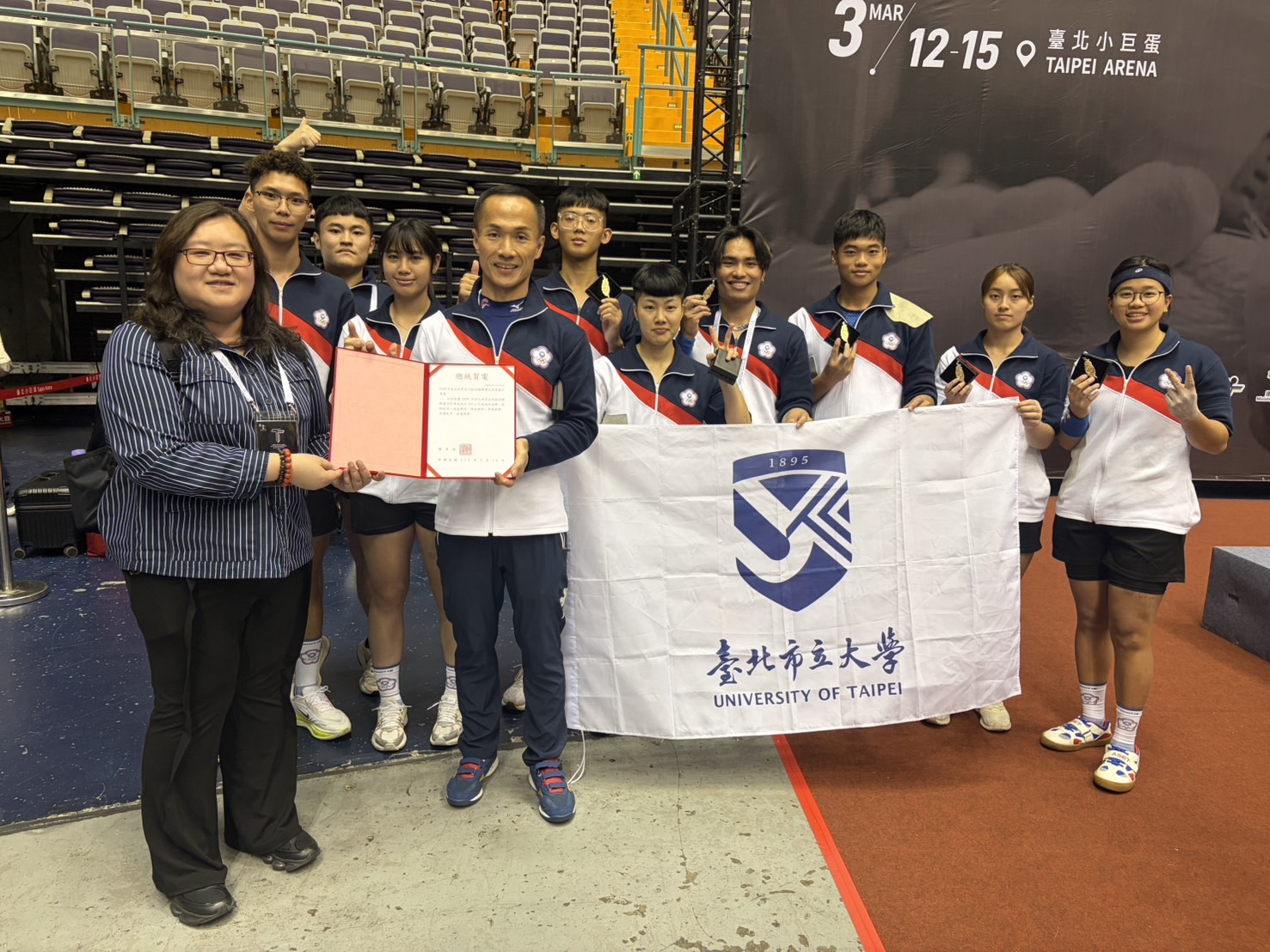 運動部致送總統賀電給我國榮獲U23男女混合560公斤級金牌的選手。圖片來源：運動部提供