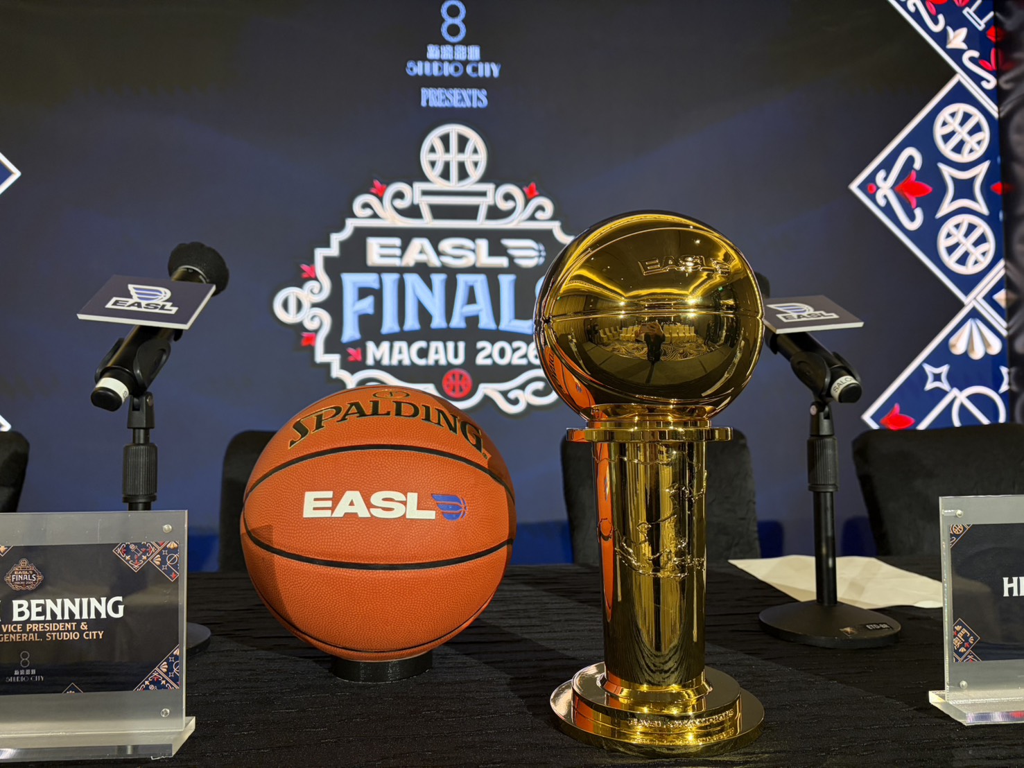 2025-26賽季東超冠軍獎盃。圖片來源：記者吳嘉倪／攝