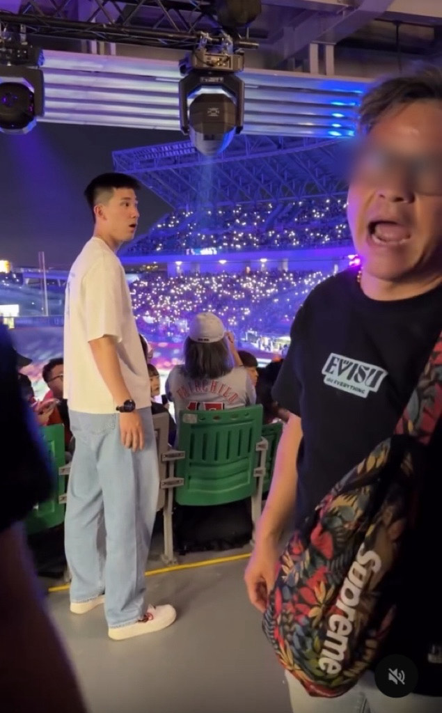 打人的男子(右)態度十分囂張。圖片來源:huhu_artnhandmade Threads影片