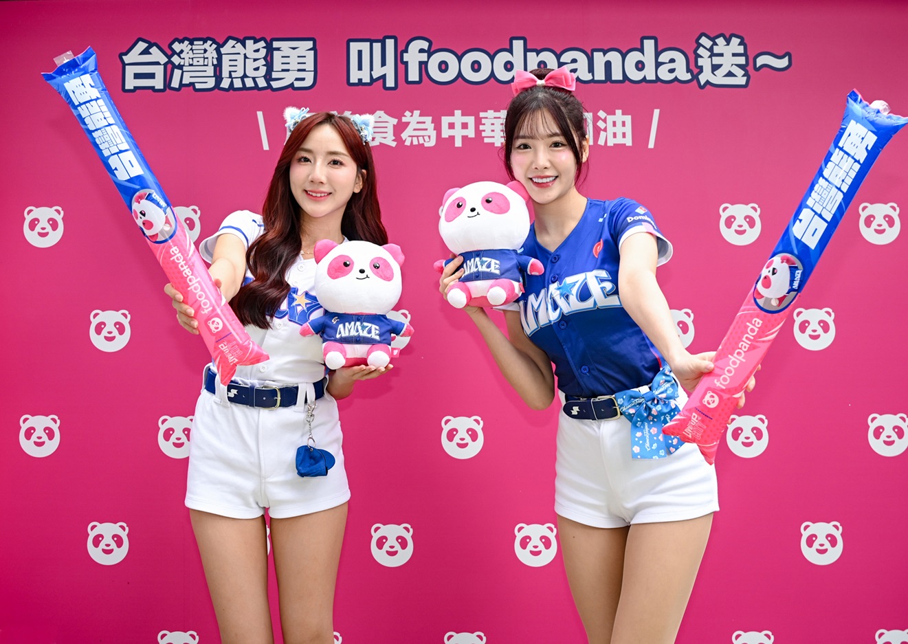 CT AMAZE 菲菲、沛沛為 Team Taiwan應援。圖片來源：foodpanda提供