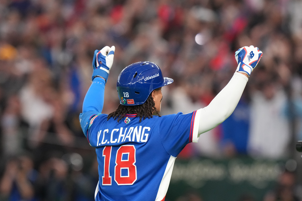 「國防部長」張育成在2局隨即開轟。圖片來源:達志影像