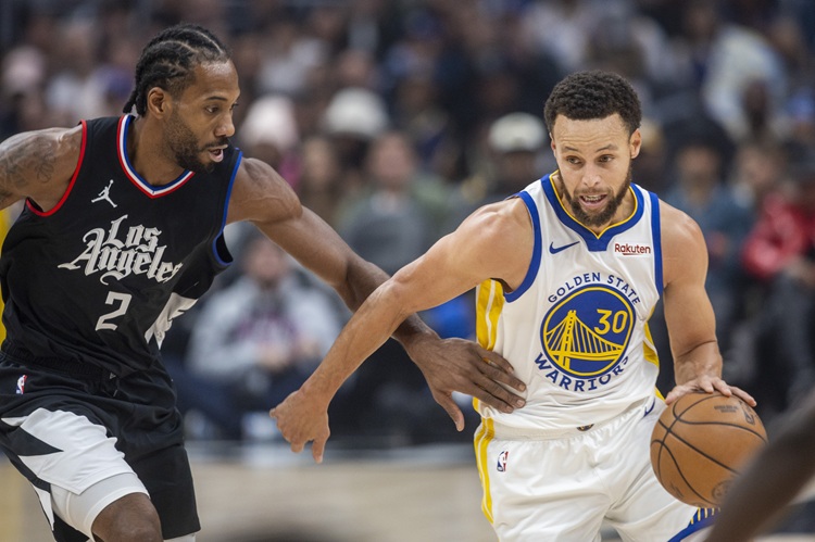 Stephen Curry(右)Kawhi Leonard(左)。圖片來源：達志影像