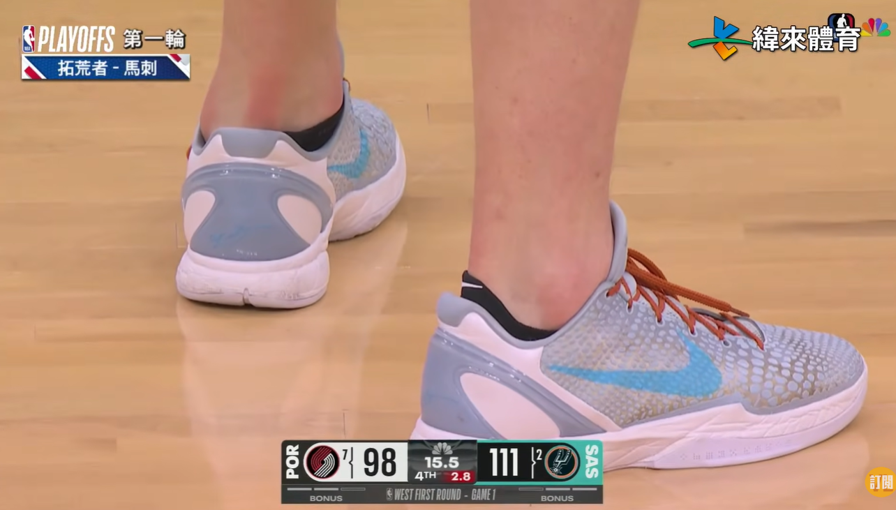 Kelly Olynyk穿著踝襪上場。圖片來源：緯來體育台