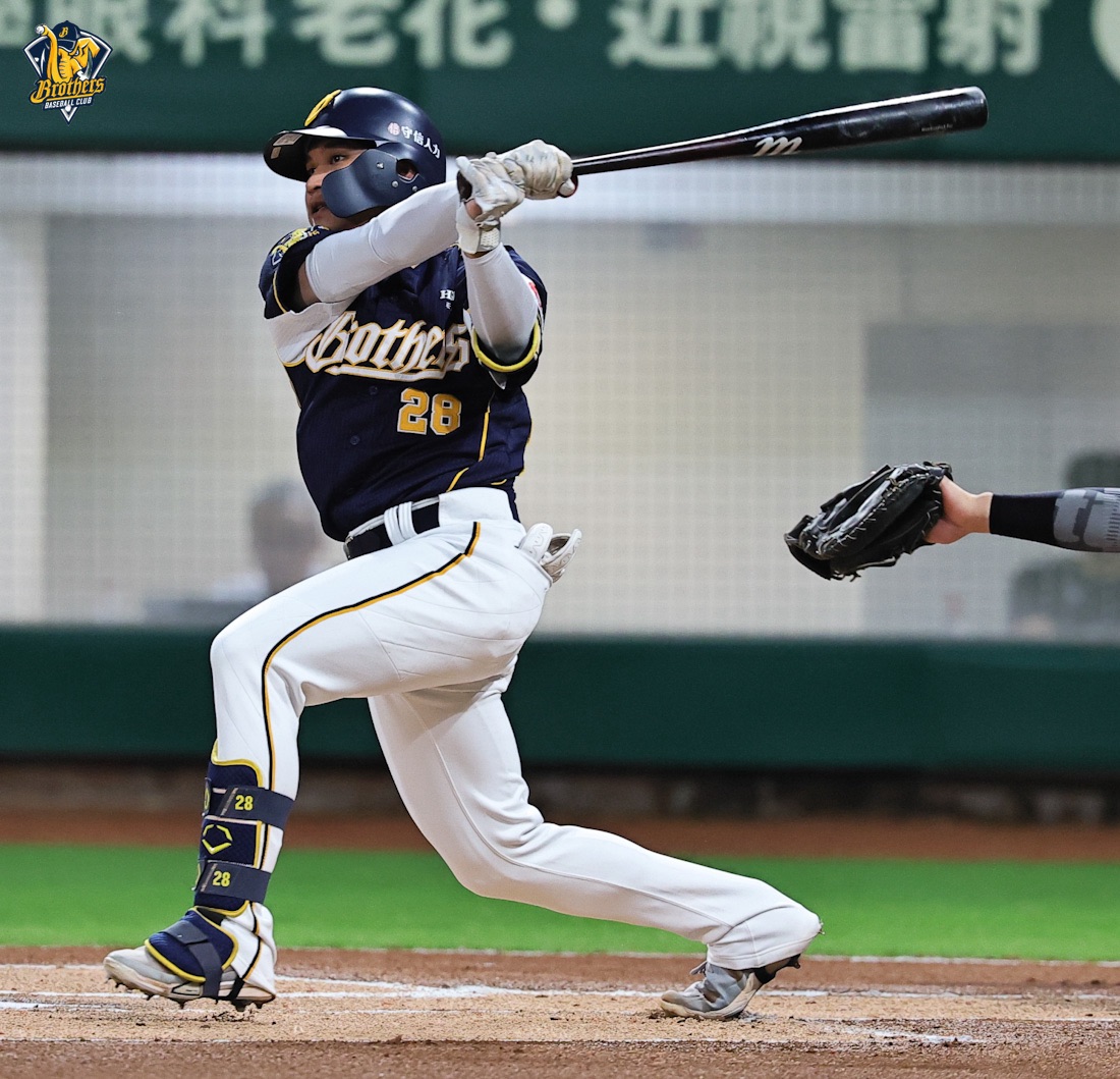 張仁瑋本季首轟出爐。圖片來源：中信兄弟