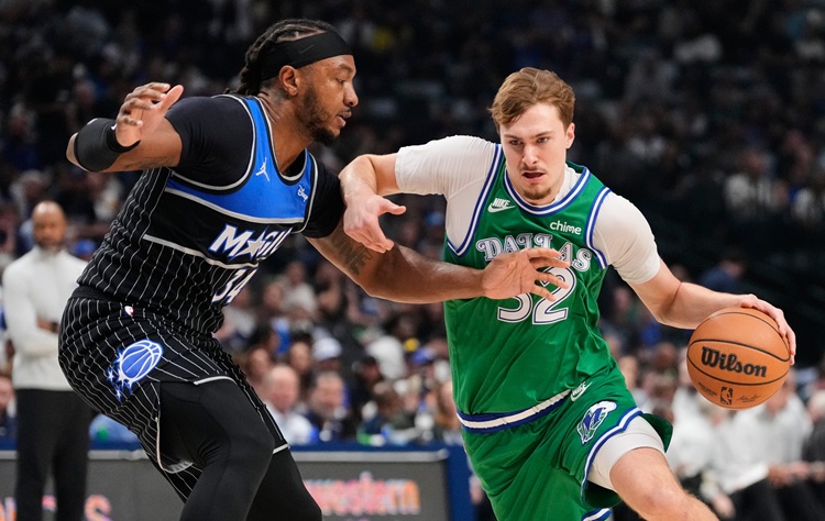 Cooper Flagg(右)Wendell Carter Jr.(左)。圖片來源：達志影像