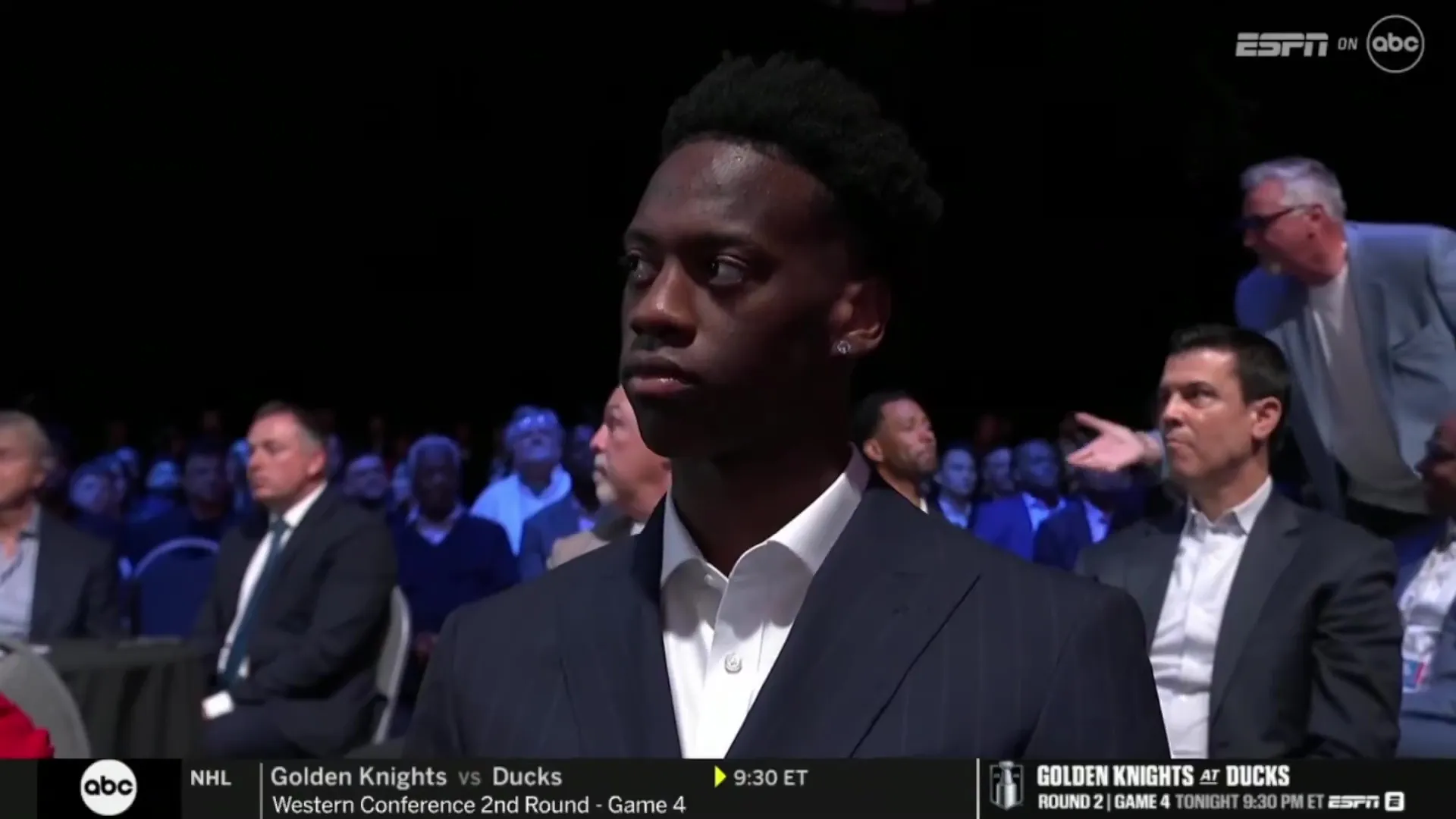 AJ Dybantsa在現場得知巫師抽中狀元籤的反應。圖片來源:截自NBA Courtside X