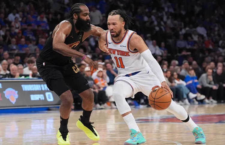 Jalen Brunson(右)James Harden(左)。圖片來源：達志影像