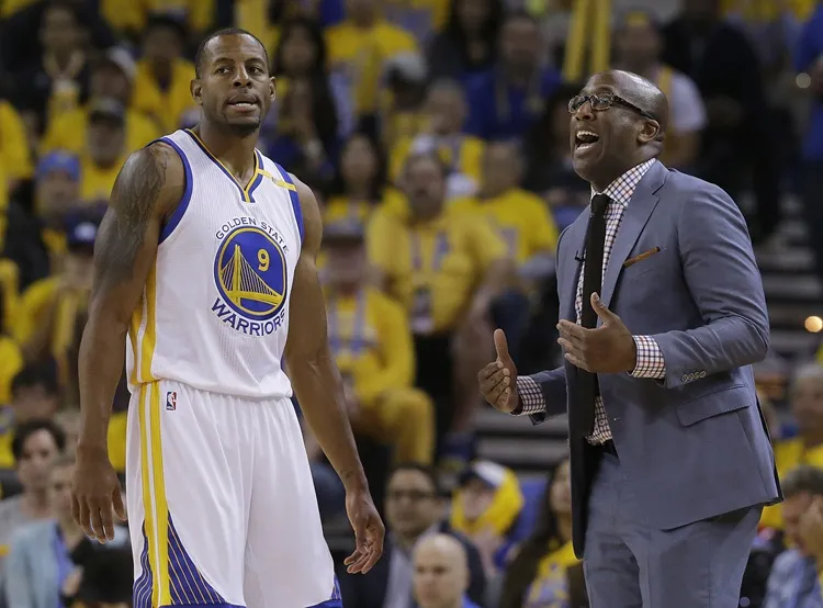Andre Iguodala(左)Mike Brown(右)。圖片來源：達志影像