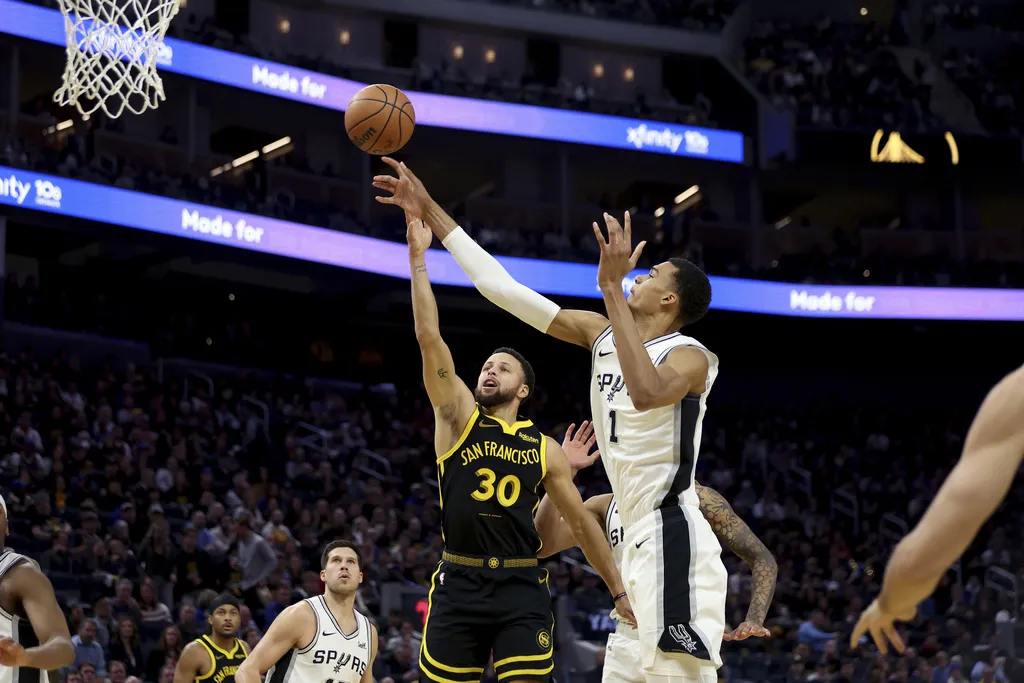 Stephen Curry、Victor Wembanyama。圖片來源：達志影像