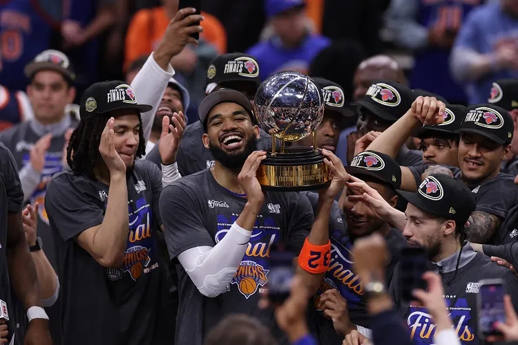 Karl-Anthony Towns(中)。圖片來源：達志影像