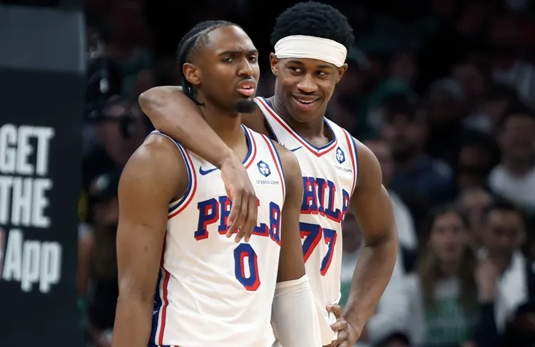 Tyrese Maxey(左)VJ Edgecombe(右)。圖片來源：達志影像