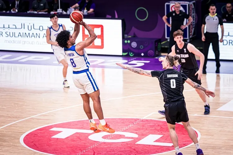 賀丹(左1)。圖片來源：FIBA ASIA