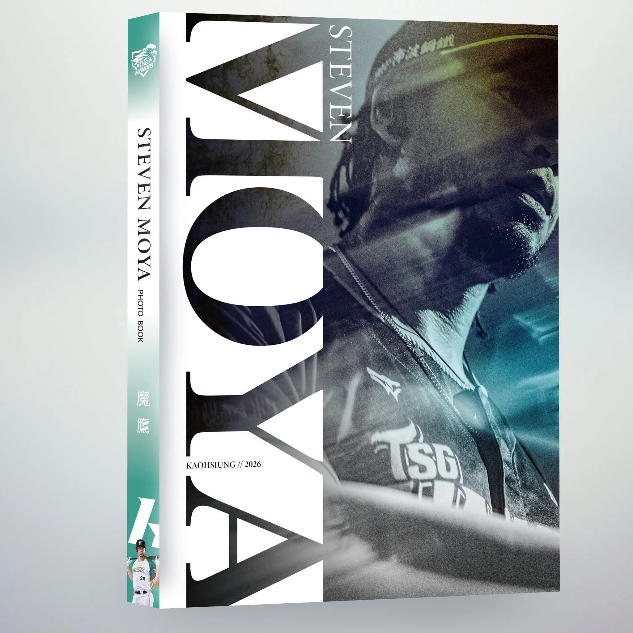 STEVEN MOYA PHOTO BOOK 魔鷹寫真集。圖片來源：台鋼雄鷹