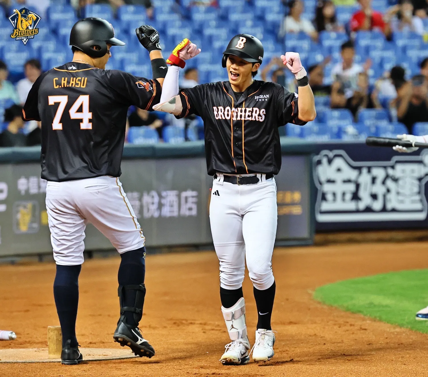 張士綸(右)。圖片來源:中信兄弟資料照