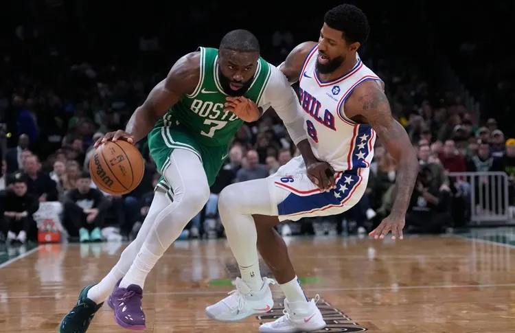Jaylen Brown(左)Paul George(右)。圖片來源:達志影像