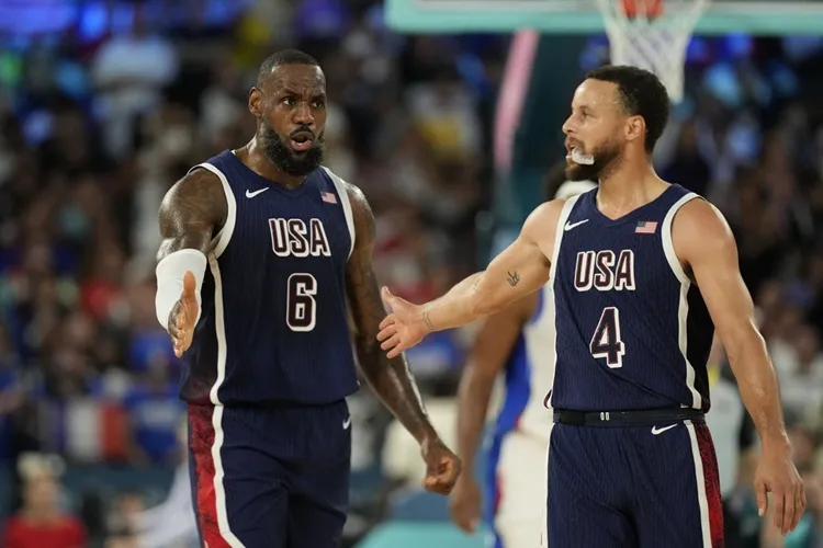 Stephen Curry(右)LeBron James(左)。圖片來源：達志影像