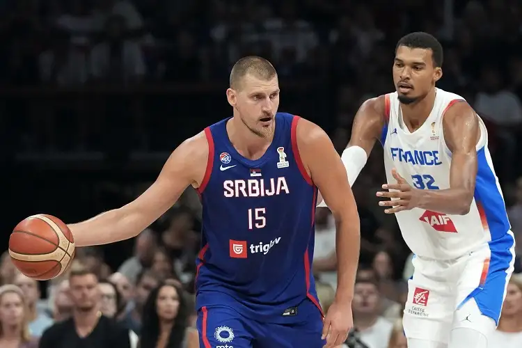 Victor Wembanyama(右)與Nikola Jokic。圖片來源:達志影像