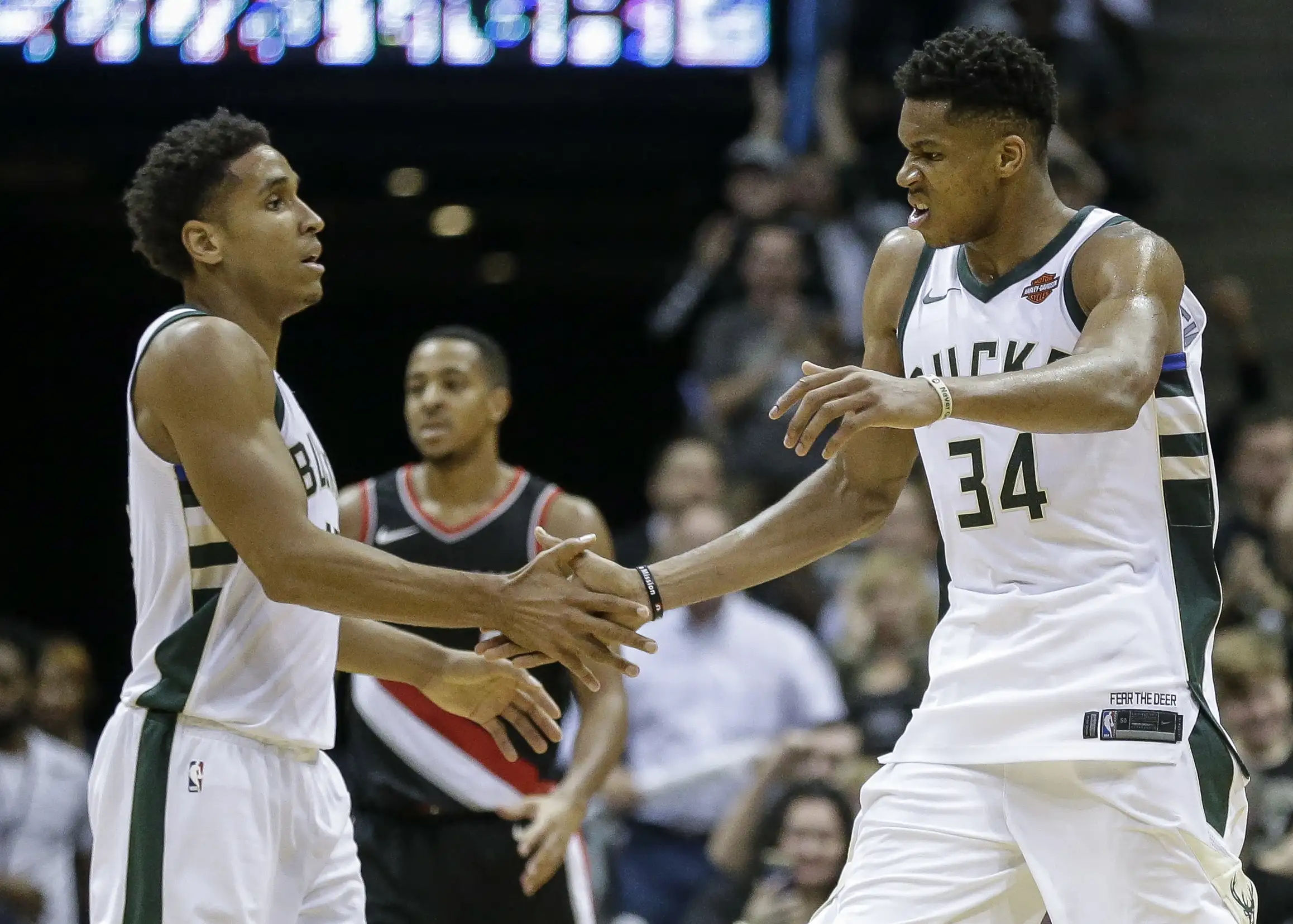 MalColm Brogdon(圖左)與Giannis Antetokounmpo曾於公鹿當作3年隊友。圖片來源:達志影像