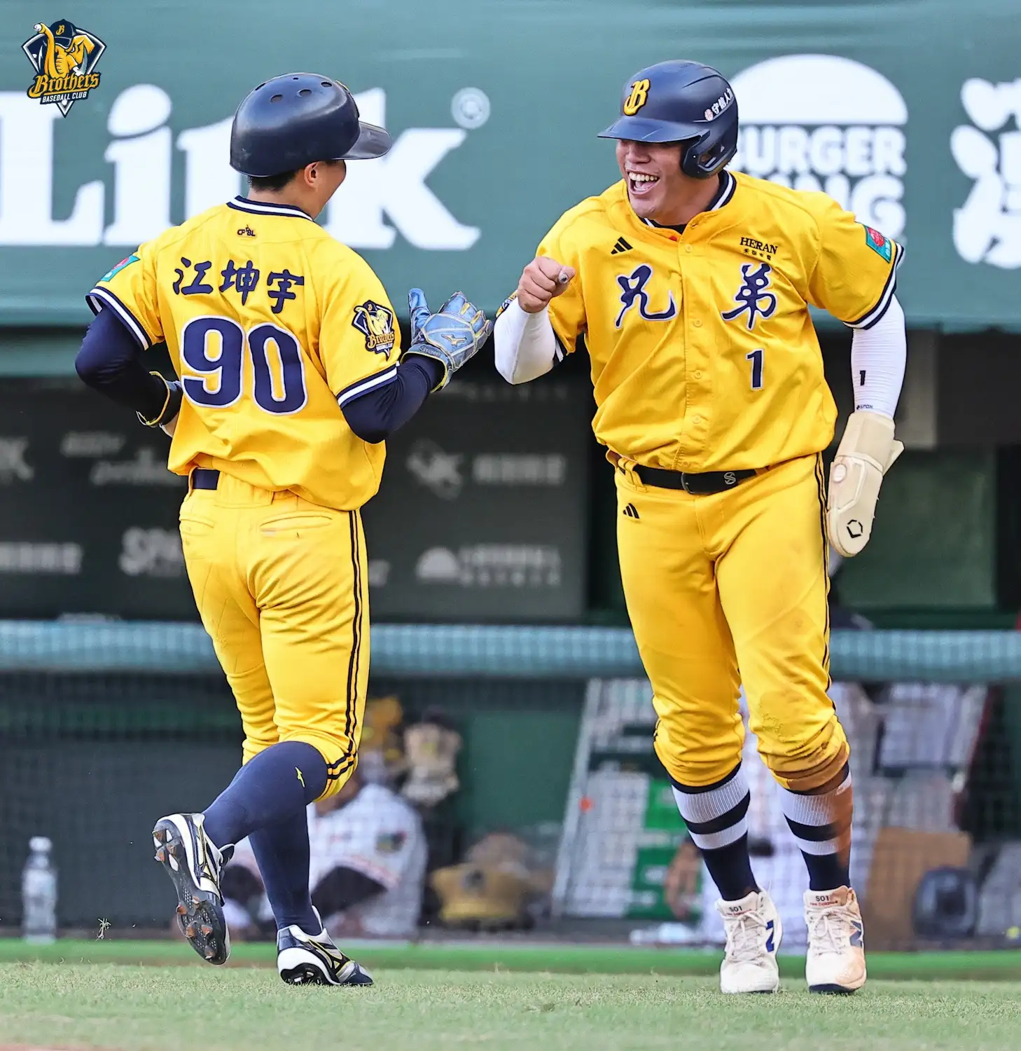 江坤宇、曾頌恩呵季5度上壘跑回2分。圖片來源:中信兄弟
