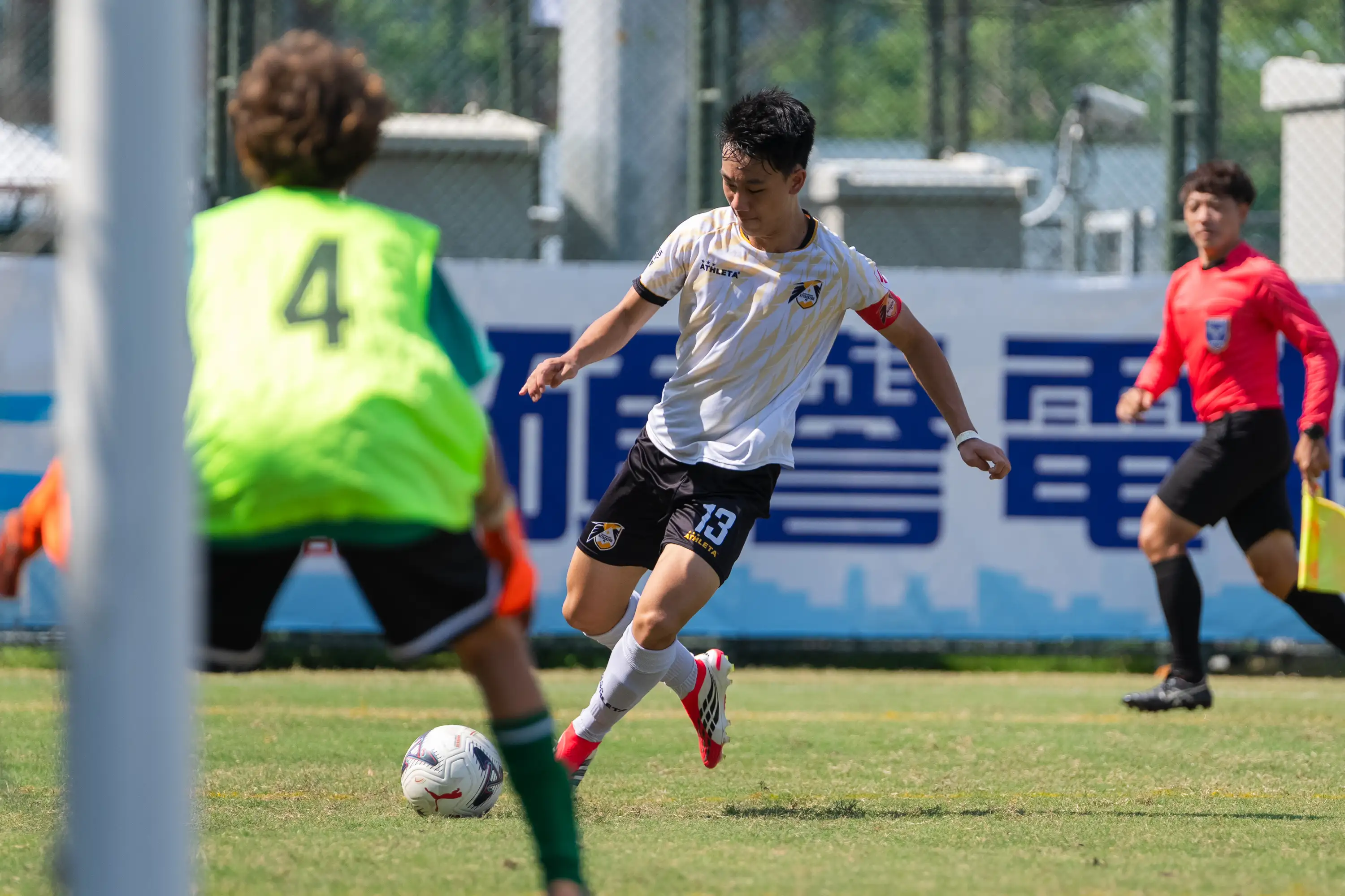 AttackersU14(中者)顏鼎紘把握進攻機會追加進球,最終以2比0擊退日本Wyvern chiryu B,成功晉級。圖片來源:柏文健康事業提供