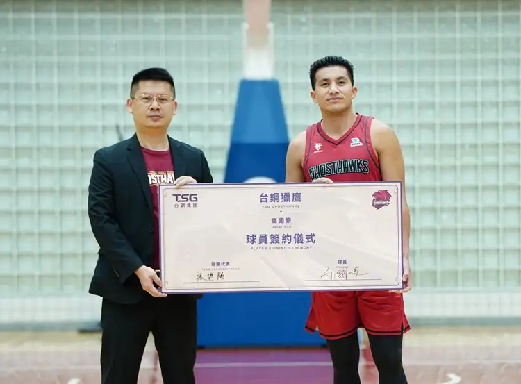 高國豪(右)。圖片來源：獵鷹