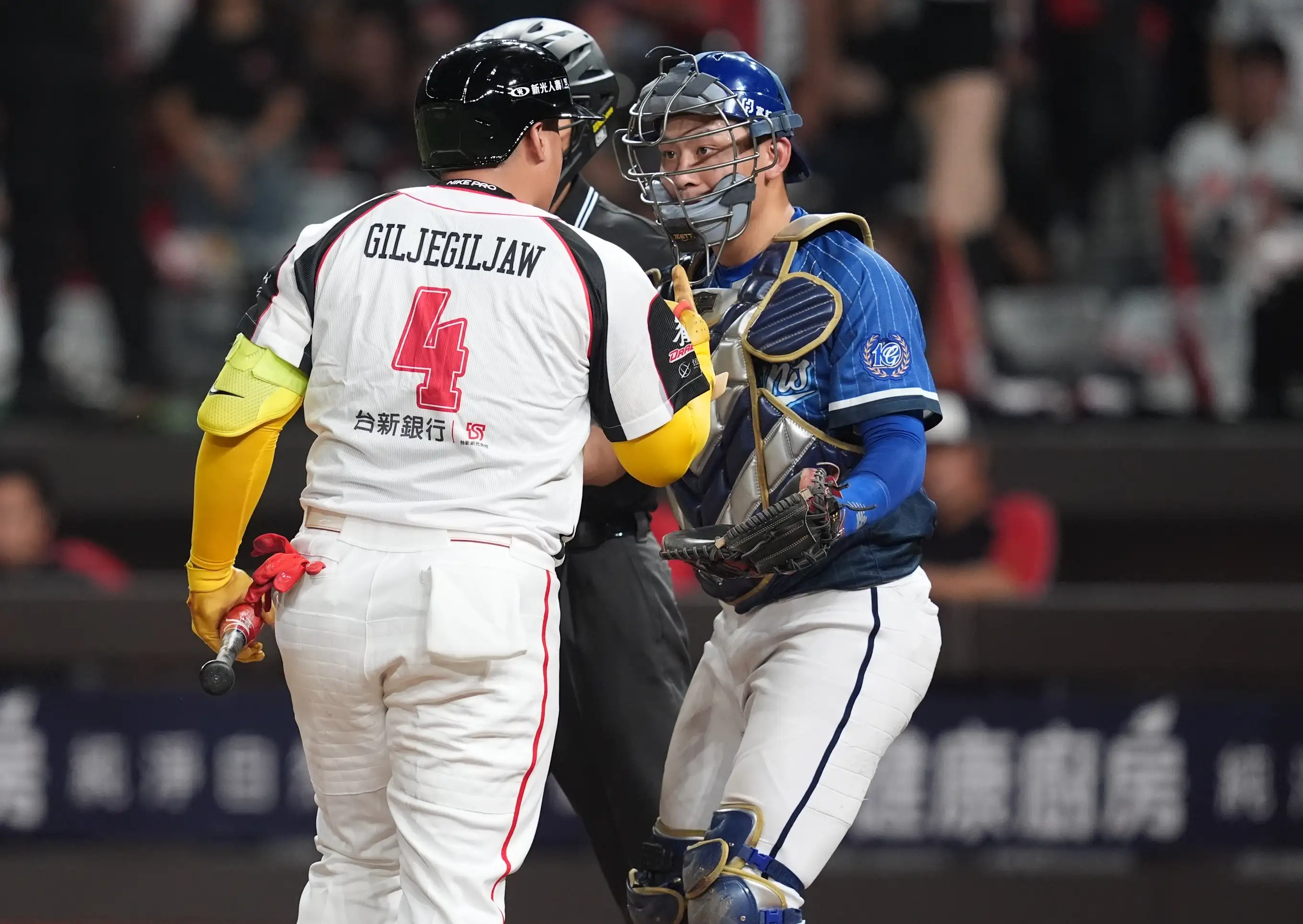 吉力吉撈跟戴培峰。富邦悍將提供